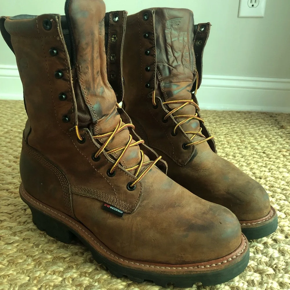 Red Wing Men's 9-inch Steel Toe Logger 4420. Size 9.5